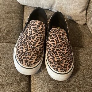 Leopard comfort vans